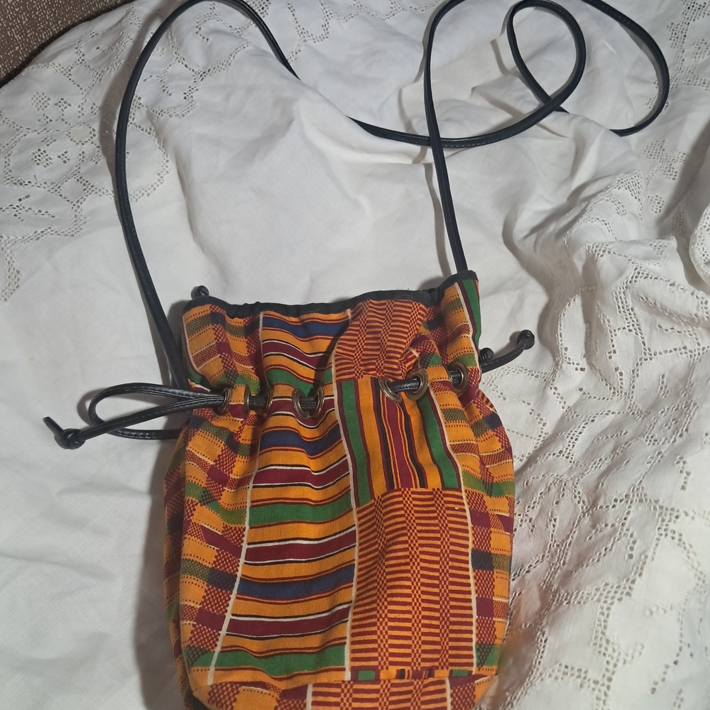 Kente-Pattern Drawstring Bucket Bag - Multicolor - Picture 5 of 5